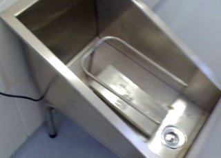 LAVA BOTAS  -  COM PÉS E VÁLVULA AUTOMÁTICA - AGMAC - LVX-40