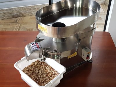 FATIADOR/LAMINADOR CENTRÍFUGO DE AMÊNDOAS,CASTANHAS, E SIMILARES - AGMAC-FCE-100