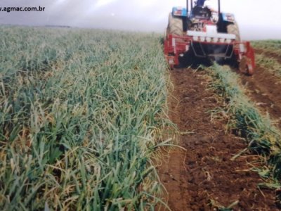 Módulo - Arrancador Enlerador de Alho - para acoplar trator -  AEC-2000-6LINHAS